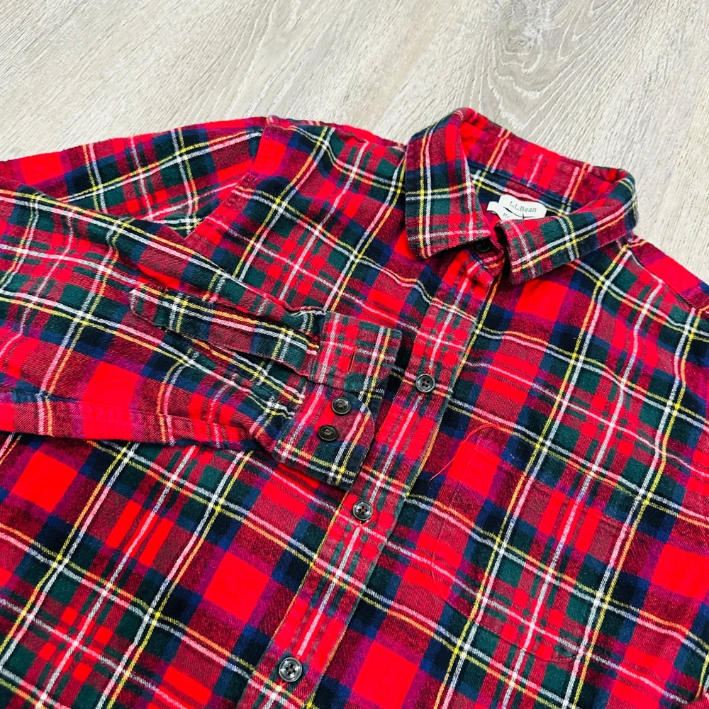 LL Bean Shirt Womens Medium Red Tartan Plaid Flannel Relaxed Fit Button Up Shirt